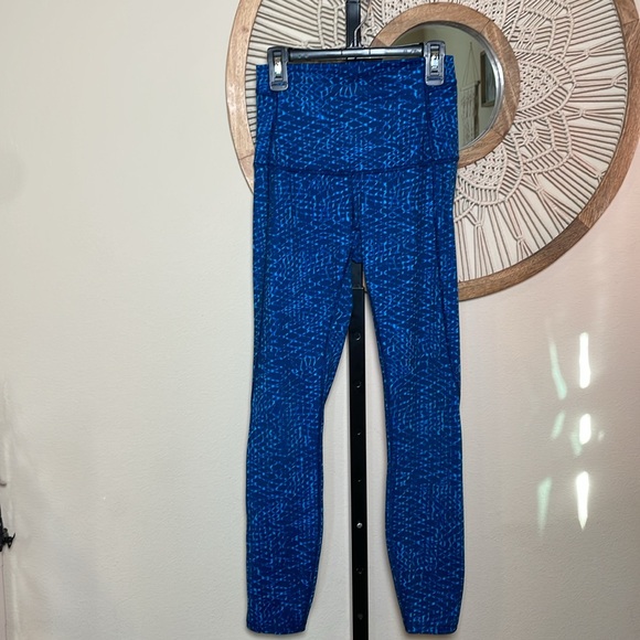 Lululemon Blue Snake Criss Cross Leggings Size 4 Pure Practice Hero Kayak Samba - Picture 6 of 7